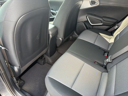 Used 2025 Kia Soul LX w/ LX Technology Package FWD image 29