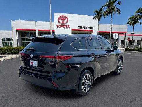 Used 2023 Toyota Highlander XLE FWD image 7