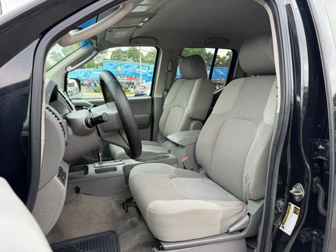 Used 2009 Nissan Frontier SE w/ SE Value Truck Pkg RWD image 11