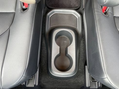 Used 2024 Toyota Highlander XLE image 23