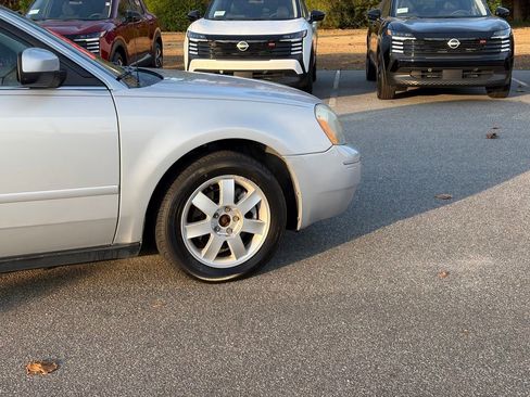 Used 2005 Ford Five Hundred SE image 8