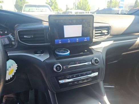 Used 2020 Ford Explorer XLT w/ Equipment Group 202A AWD/4WD image 11