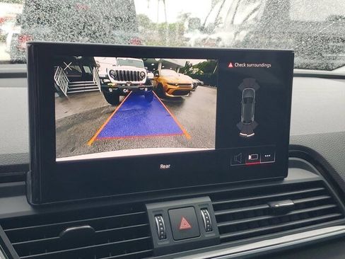 Used 2024 Audi Q5 Premium image 27