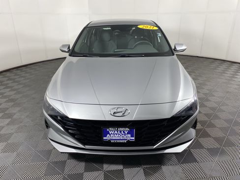 Used 2021 Hyundai Elantra SE FWD image 11