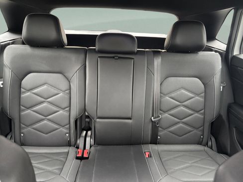 Used 2024 Volkswagen Atlas Cross Sport SE image 24