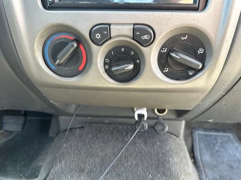 Used 2005 Chevrolet Colorado LS AWD/4WD image 14