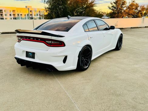 Used 2017 Dodge Charger R/T image 9