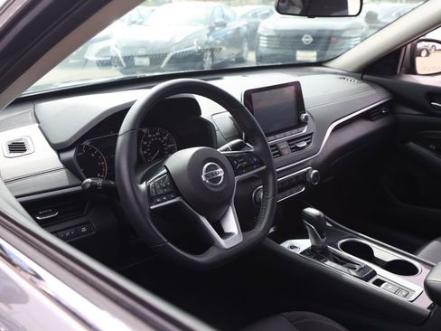 Used 2021 Nissan Altima 2.5 SV w/ SV Premium Package image 14