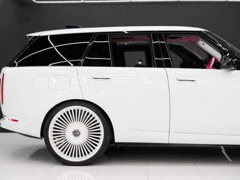 Used 2025 Land Rover Range Rover SE image 9