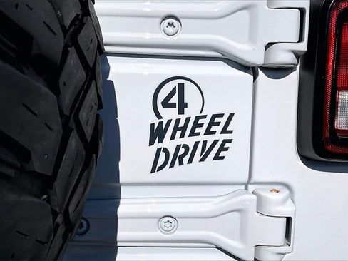 Used 2021 Jeep Wrangler Willys image 19