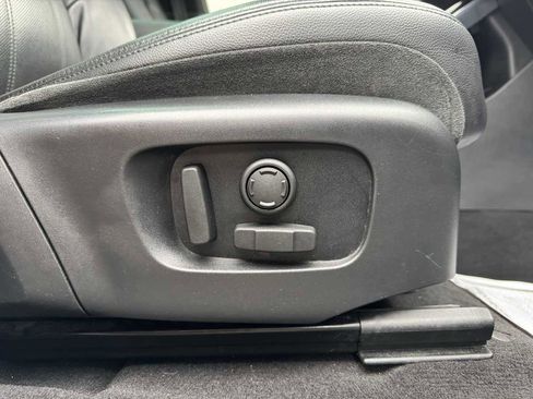 Used 2020 Land Rover Range Rover Evoque SE image 31