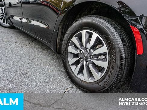 Used 2024 Chrysler Pacifica Select image 17