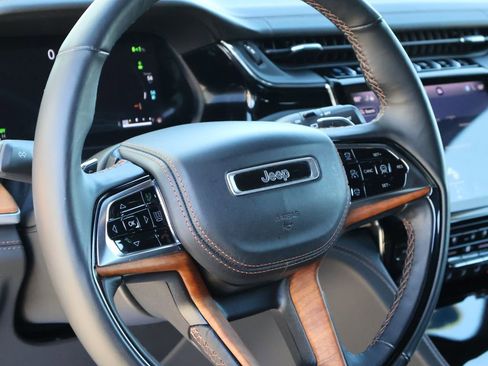 Used 2022 Jeep Grand Cherokee Summit AWD/4WD image 21