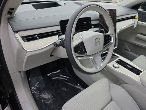 New 2025 Volvo EX90 Ultra w/ Protection Package Premier image 23