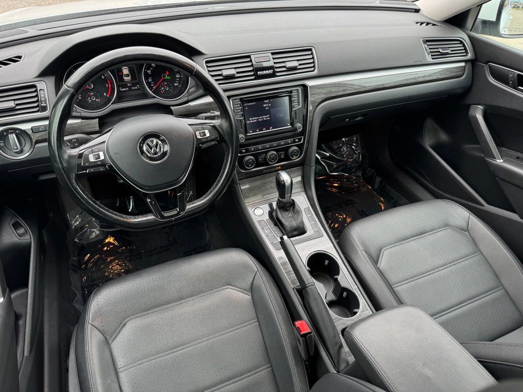 Used 2018 Volkswagen Passat 2.0T SE FWD image 16