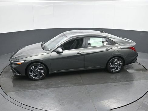 New 2026 Hyundai Elantra Limited image 41