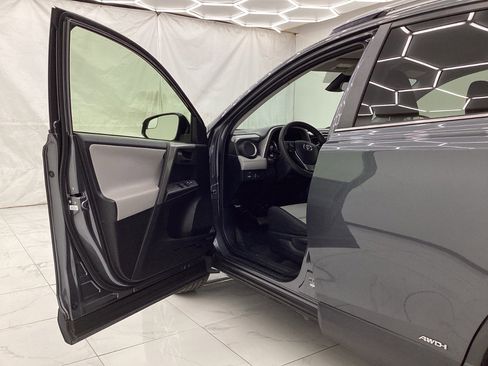 Used 2018 Toyota RAV4 LE image 16