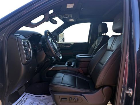 Used 2020 Chevrolet Silverado 1500 High Country w/ Technology Package image 9