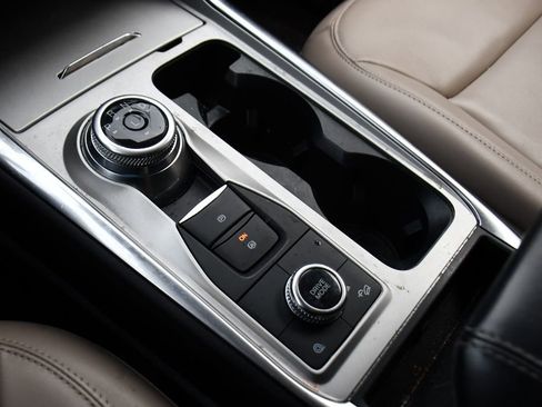 Used 2022 Ford Explorer XLT w/ Equipment Group 202A image 33