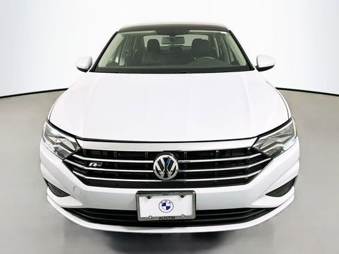 Used 2019 Volkswagen Jetta SE image 2