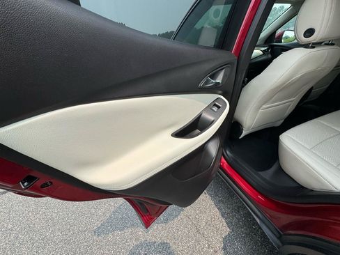 Used 2021 Buick Encore GX Essence w/ Advanced Technology Package AWD/4WD image 17