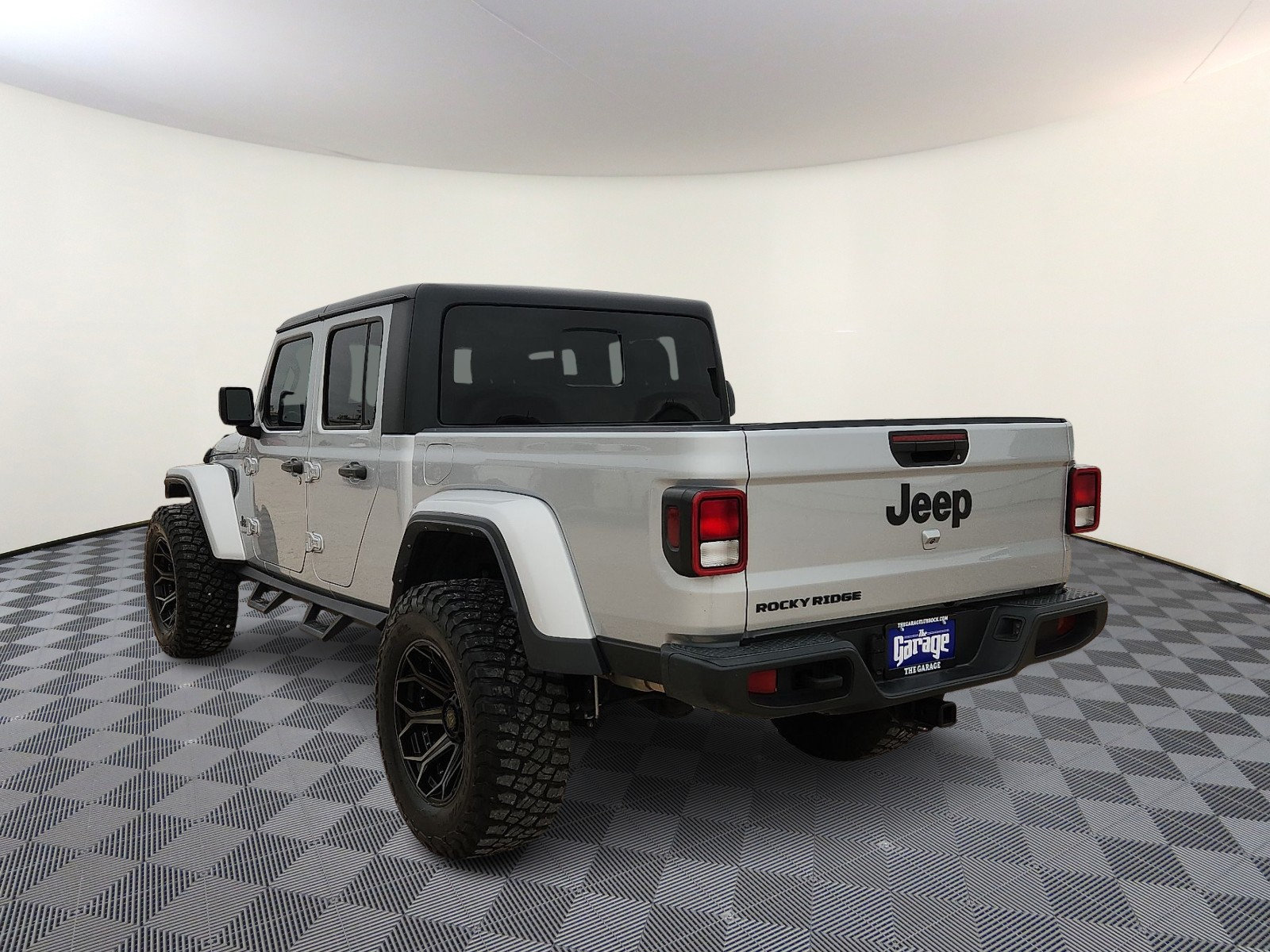 Used 2023 Jeep Gladiator Sport AWD/4WD image 3