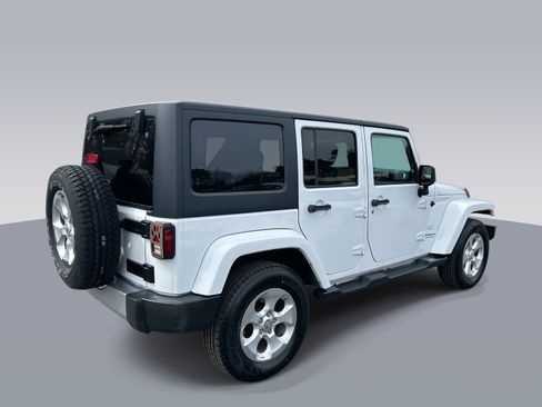 Used 2015 Jeep Wrangler Unlimited Sahara w/ Connectivity Group image 3