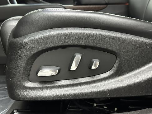 Used 2019 Cadillac XTS Luxury image 13