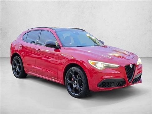 Used 2022 Alfa Romeo Stelvio Veloce AWD/4WD image 3