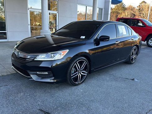 Used 2017 Honda Accord Sport image 2