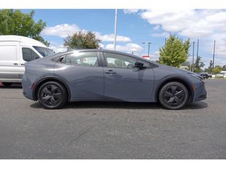 Used 2025 Toyota Prius LE FWD video 2