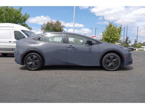 Used 2025 Toyota Prius LE FWD image 2