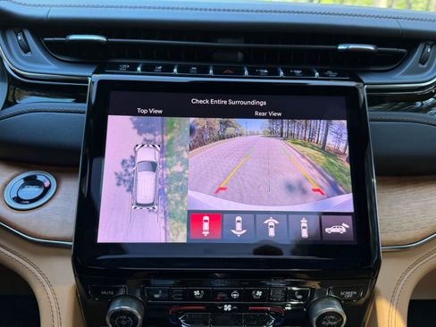 Used 2025 Jeep Grand Cherokee L Summit image 4