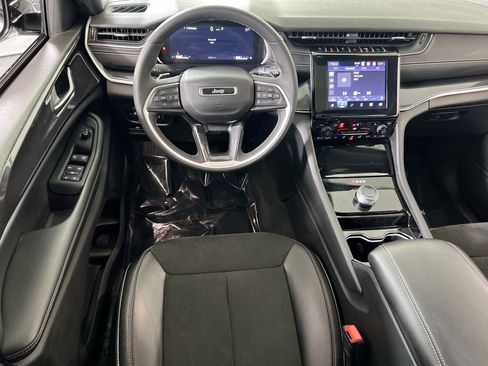 Used 2023 Jeep Grand Cherokee Altitude AWD/4WD image 22