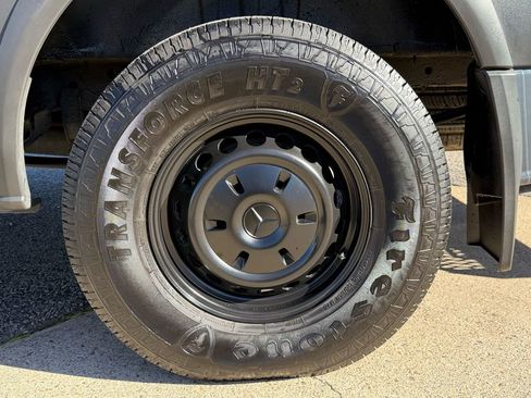 Used 2018 Mercedes-Benz Sprinter 2500 image 9