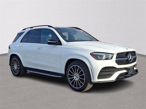 Certified 2022 Mercedes-Benz GLE 580 4MATIC w/ Night Package image 3