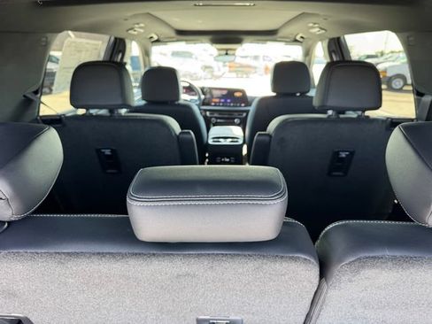 New 2026 Chevrolet Traverse LT w/ Sun and Wheel Package FWD image 12