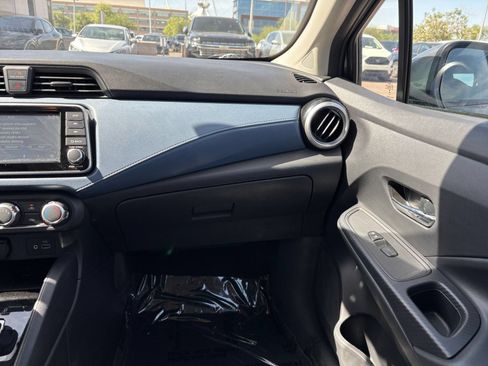 Used 2025 Nissan Versa SV FWD image 33
