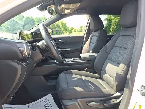 Used 2026 Chevrolet Equinox LT w/ Safety and Technology Package AWD/4WD image 2