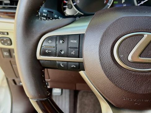 Used 2017 Lexus ES 350 w/ Ultra Luxury Package FWD image 36