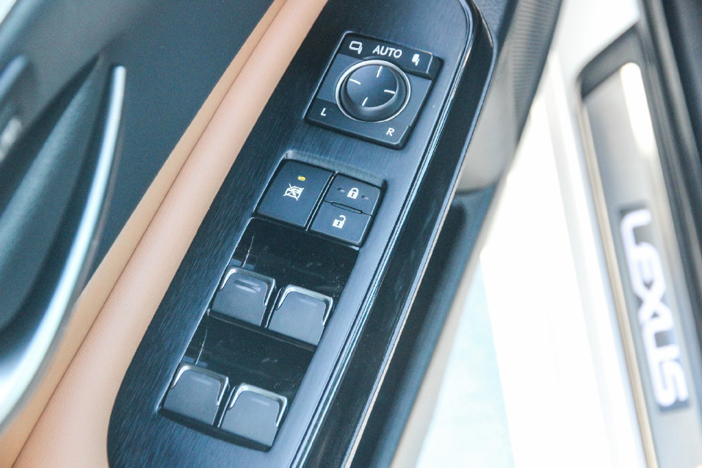 Certified 2024 Lexus ES 350 w/ Premium Package FWD image 22