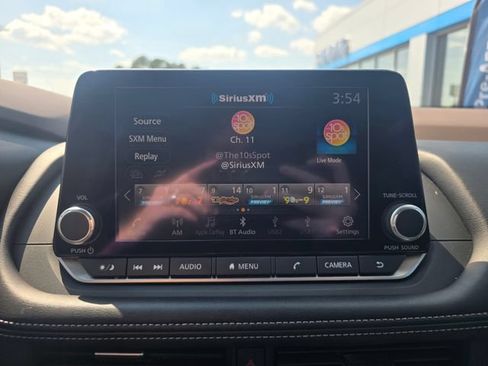Used 2023 Nissan Rogue SV AWD/4WD image 16