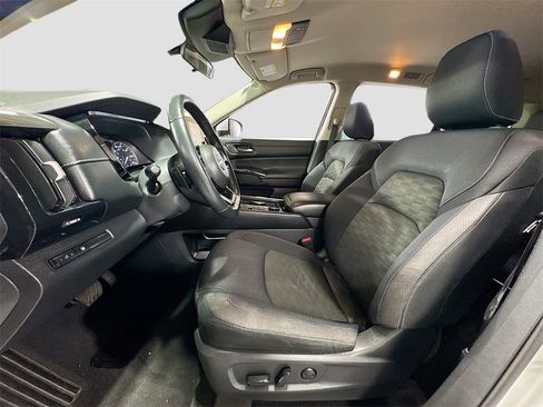 Used 2022 Nissan Pathfinder SV image 12