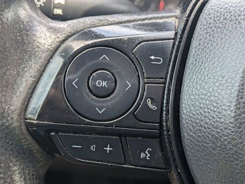 Used 2020 Toyota RAV4 LE FWD image 25