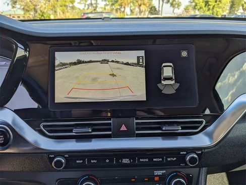 Used 2020 Kia Niro EX Premium image 24