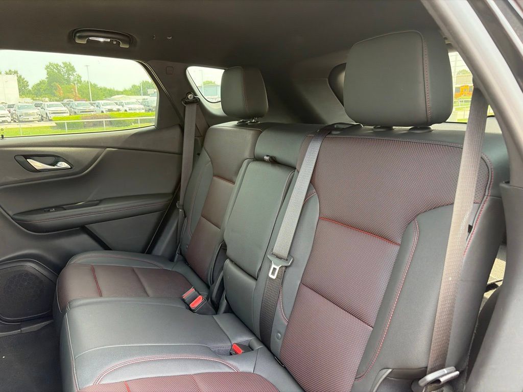 Used 2025 Chevrolet Blazer RS FWD image 45
