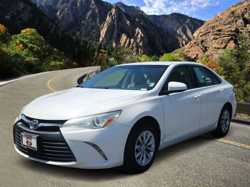 Used 2016 Toyota Camry LE FWD image 5