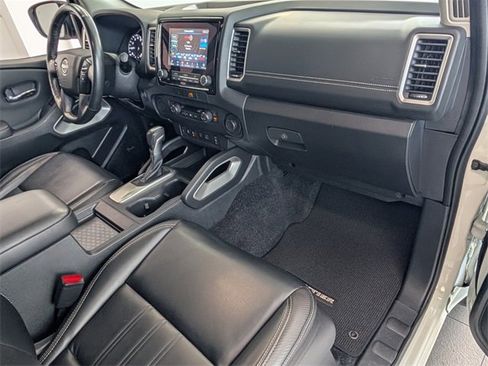 Used 2022 Nissan Frontier SV w/ SV Premium Package image 14