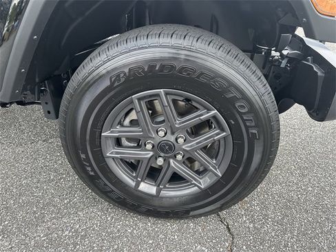 New 2025 Jeep Gladiator Sport image 12