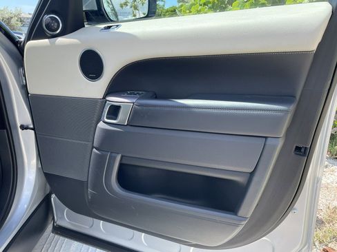 Used 2019 Land Rover Range Rover Sport HSE image 26